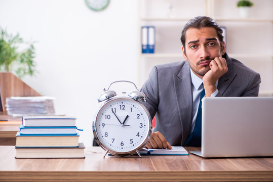 عندما يتحول الغلاف الزمني إلى عبء   على صحة المتعلم وجودة التعلم